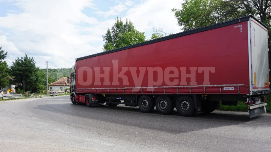 В ботевградско село скочиха срещу терора на ТИР-овете