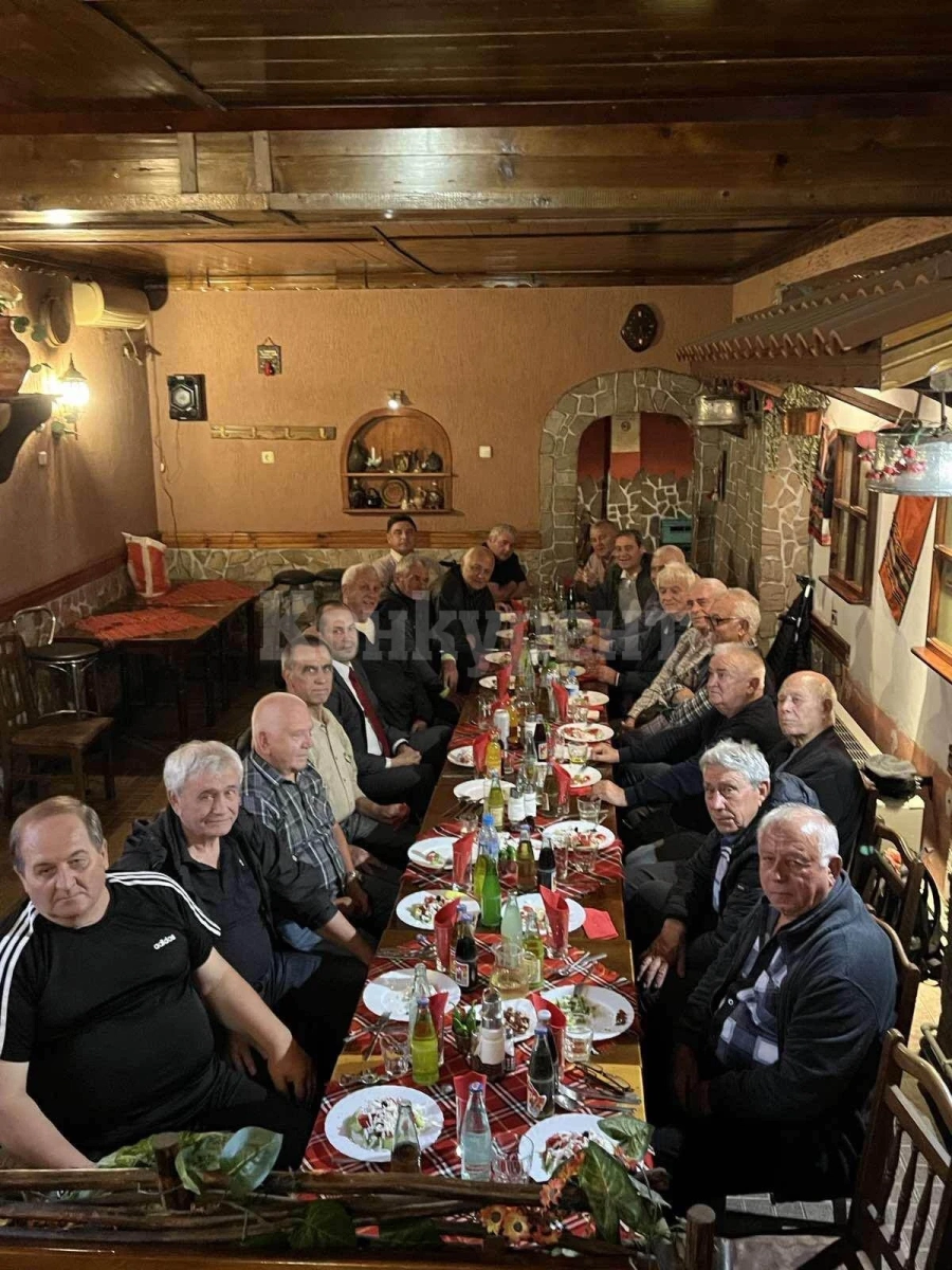 Румен Христов пак събра накуп футболни деятели, кметът на Враца уважи ветераните