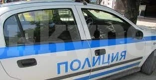 Две малолетни момичета отмъкнаха телефона на жена, но не им се размина 