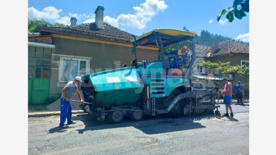 Започна ремонт на главната улица в село Стакевци