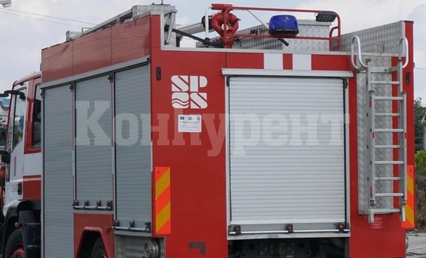 Пожарникари отново отводняваха къщи в Дунавци, обезопасиха и бутилка с метан в училищен двор