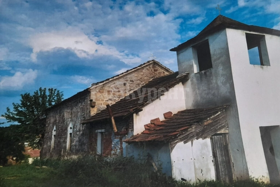 Село със 70 жители само събира пари за ремонт на храма си