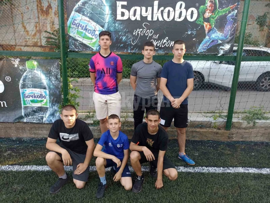 ФК Пъстренци получи 8 гола, но вкара 13