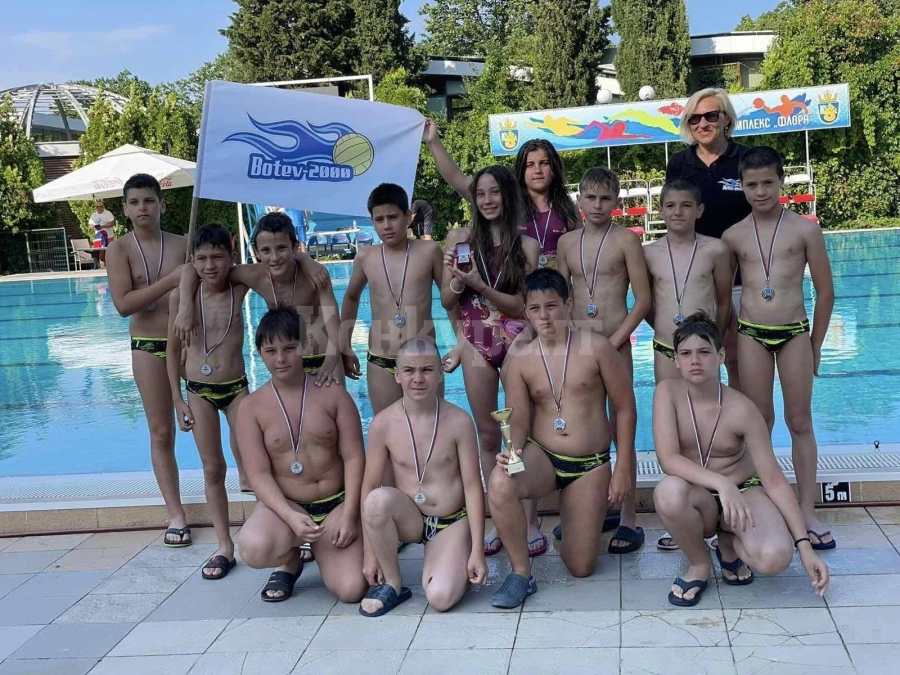 Ботев 2000 със сребърни медали в U12