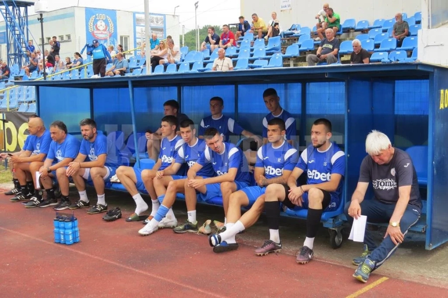 Монтана замина за Банско с 19 играчи