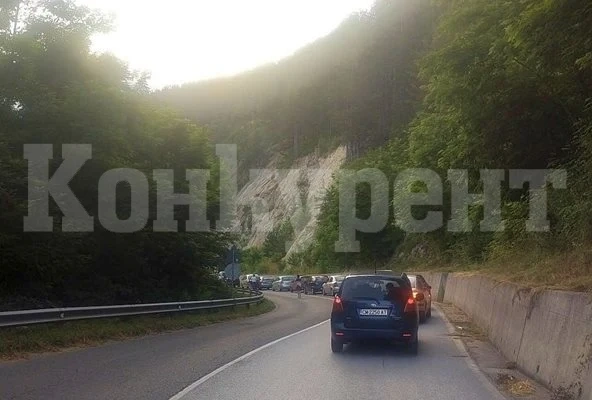 Жесток челен сблъсък на пътя край Мадан, двама са ранени