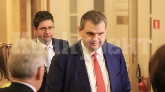 Пеевски: Нова конституционна комисия, правя крачка назад