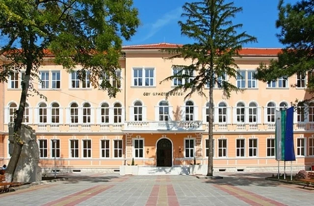 Важно! СУ „Христо Ботев“ с информация за приема след седми клас, откриват нови специалности