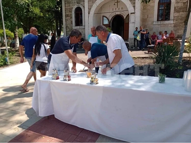 Храмов празник и курбан събра десетки в Галиче и Враняк СНИМКИ