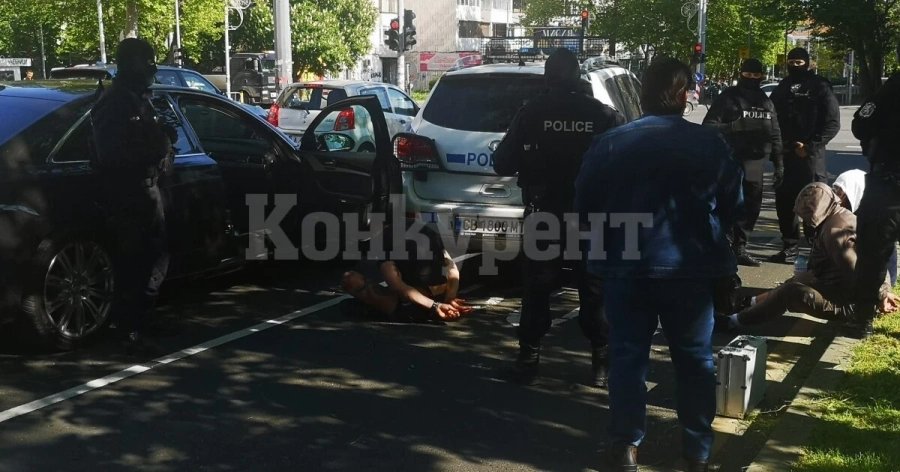 Арестуваха трима от Видин в Монтанско, в колата им намерена дрога