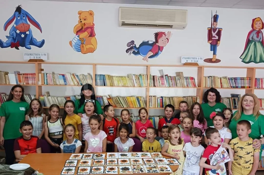 Слънчогледови усмивки от библиотеката при Народно читалище „Развитие-1869“ - Враца