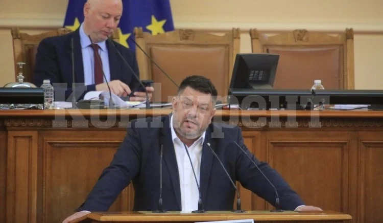 Атанас Зафиров: БСП сме категорично против пълното изпразване на складовете на Министерство на отбраната