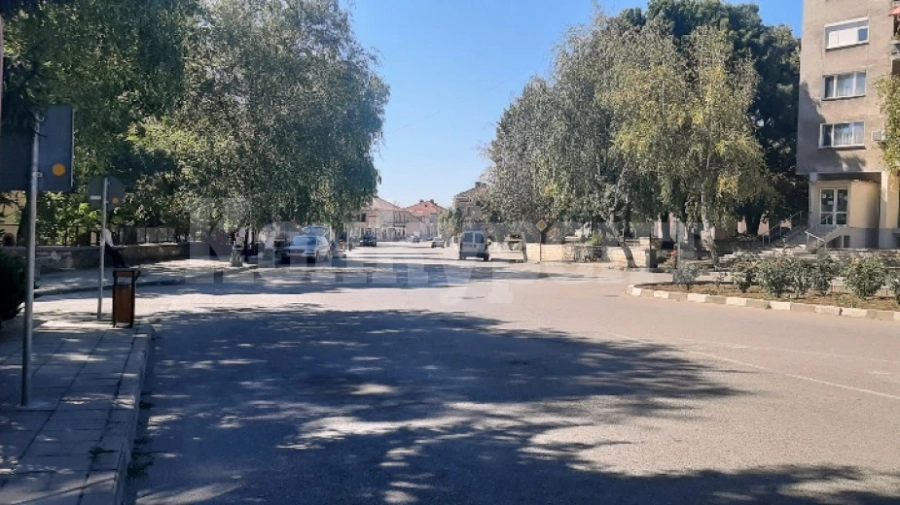 Рехабилитират тротоари на две улици в Кула