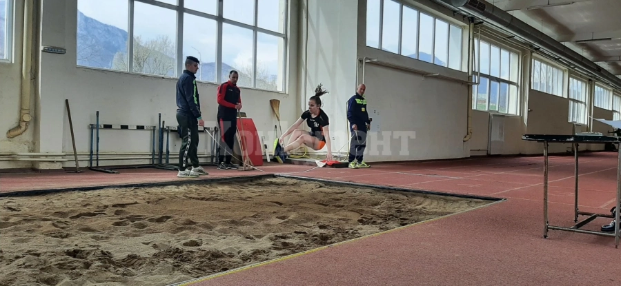 Анжелина зарадва спортната си фамилия с 2 медала