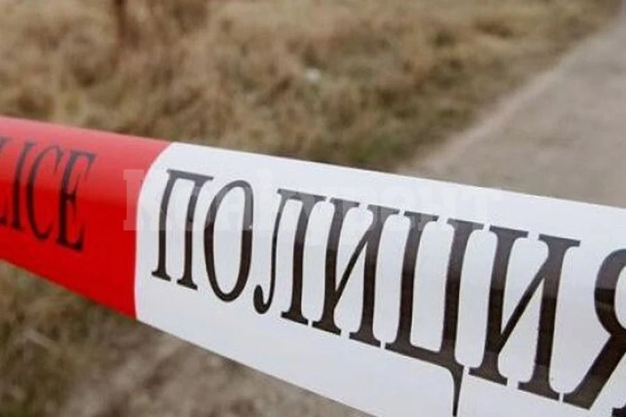Трактор блъсна автомобил, след което го запрати в дърво в Монтанско