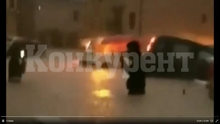 Жена загина, а трима изчезнаха при свлачища в Япония