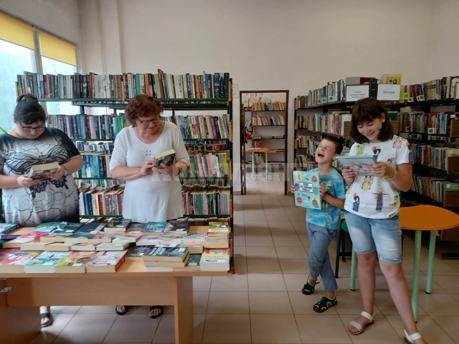 Четенето като семейна традиция в библиотеката във Враца