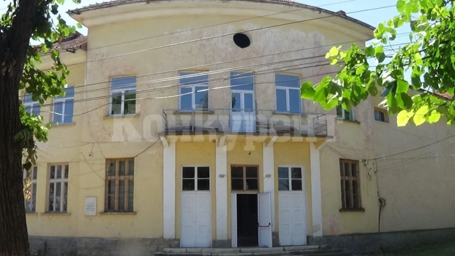 Кмет изгони хора от читалището в Търнак