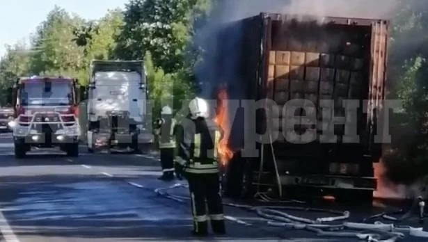 Камион пламна край Добри дол