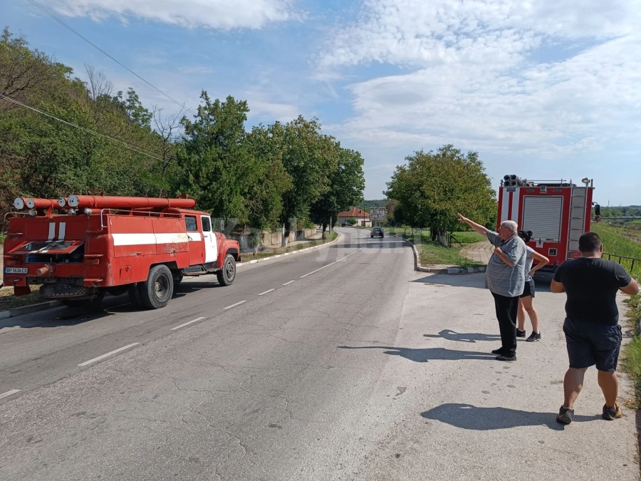 Пожар бушува в Мизия, огнеборците реагираха мигновенно СНИМКИ