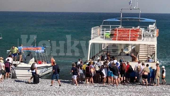 Гърция предлага безплатна почивка на туристите, прекъснали ваканцията си заради пожарите на Родос