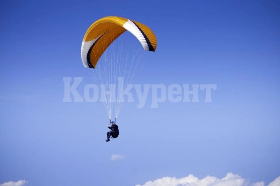 Парапланерист падна до Морската градина в Бургас