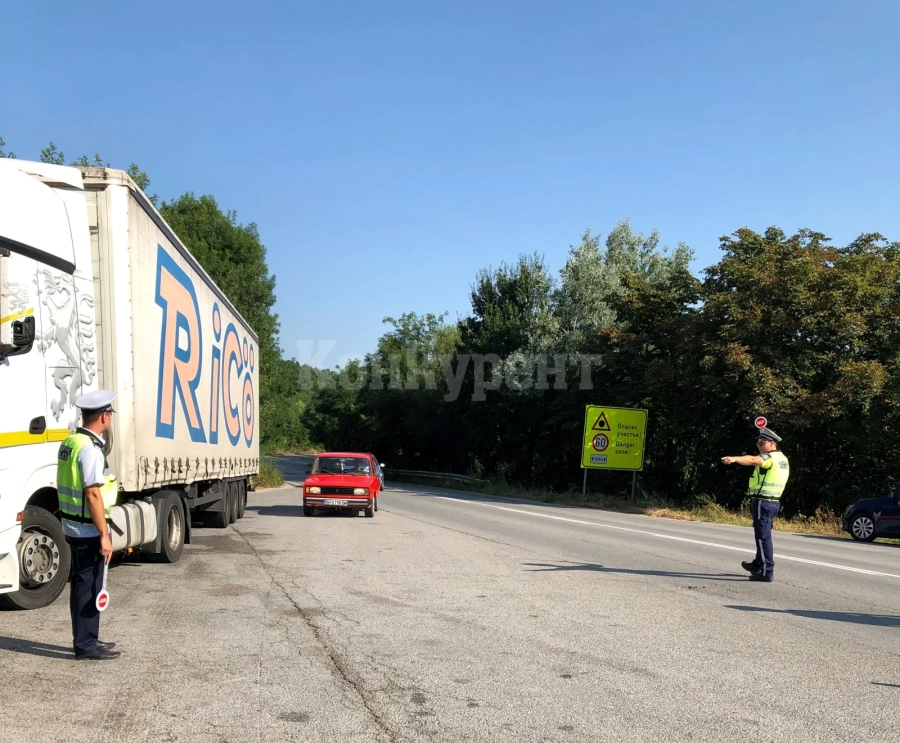 124 автомобила са проверени за три часа на Е79 край Монтана СНИМКИ