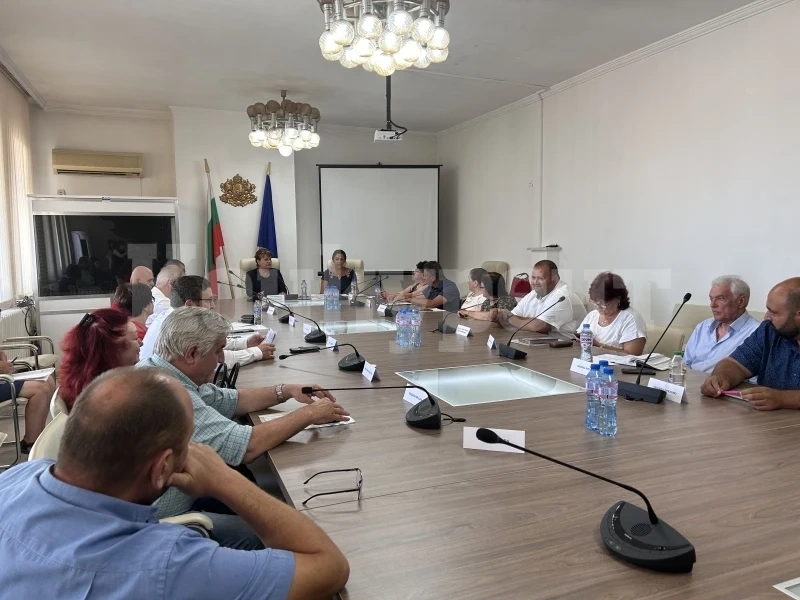 Търсиха решение на кризата в педиатрията на врачанската болница