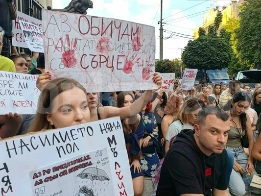 Протестите в подкрепа на 18-годишната Дебора продължават!