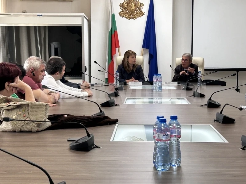 Вижте за какво са си говорили министър, областен и експерти на срещата за болницата във Враца