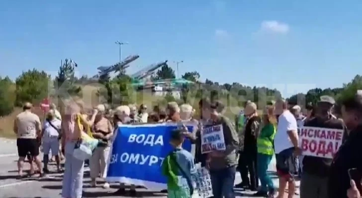 Жители на Омуртаг затвориха пътя София - Варна