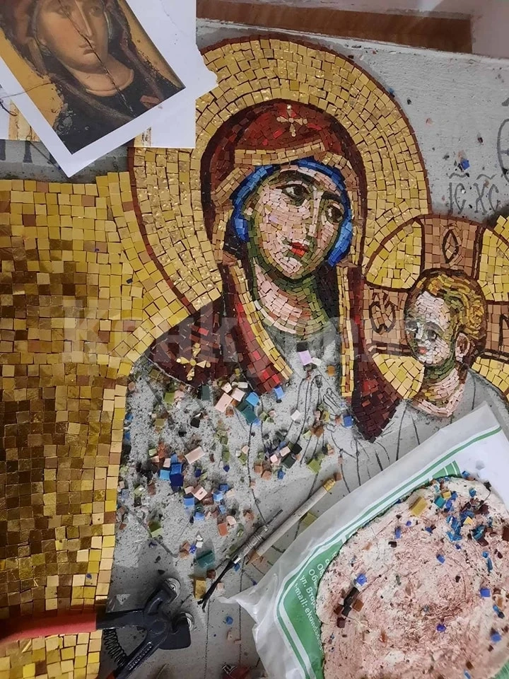 Възстановяват иконата над входа на храм в Берковица