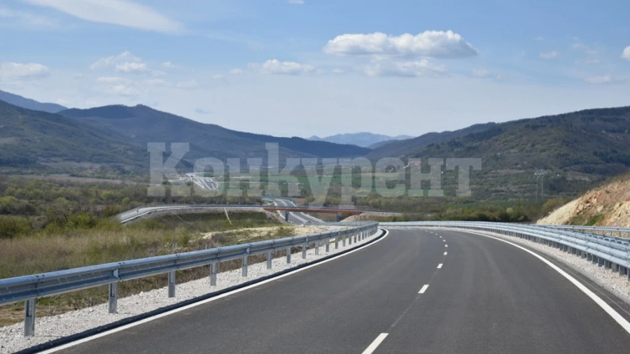 Повече от 20 години хората в Северозапада чакат нормален път