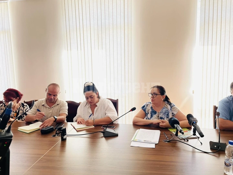 ЗА ПОРЕДЕН ПЪТ: Кметът на Враца подарява книжка на всеки първолак