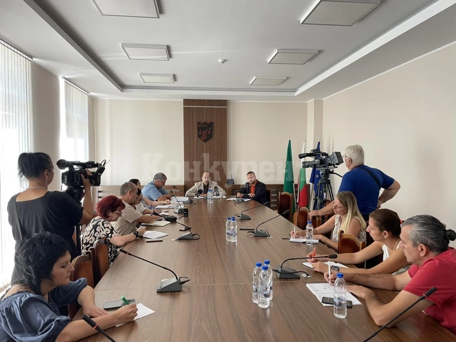 Кметът Каменов дава за 8-ма поредна година книжки на първолаци