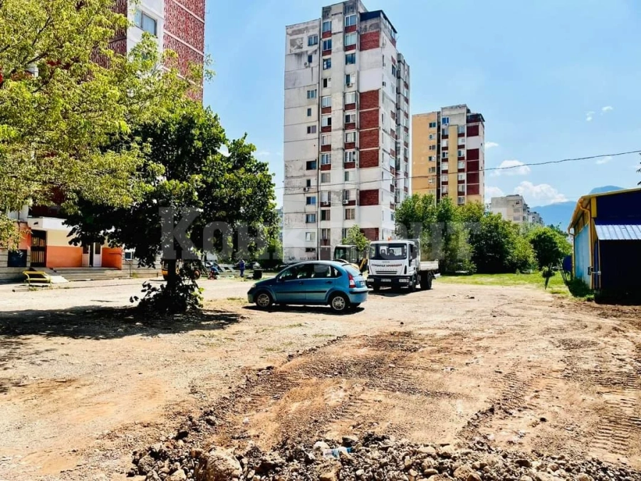 Ремонтират паркинга пред бл. 48 в ж.к. „Дъбника”