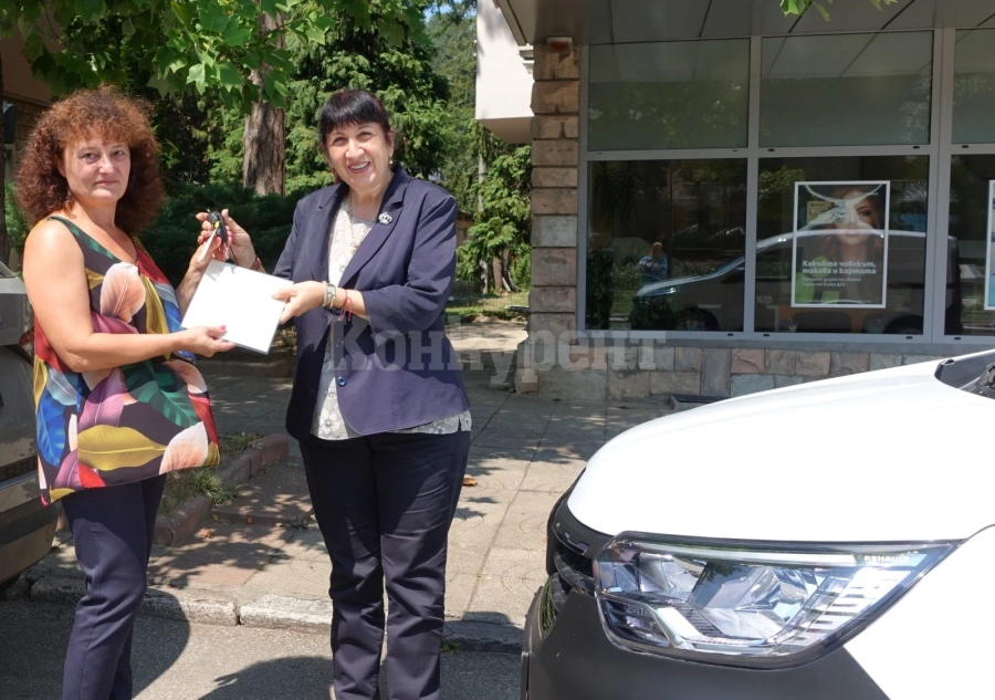 Димитранка Каменова връчи ключове за чисто нов автомобил за нуждите на Домашен социален патронаж - Берковица