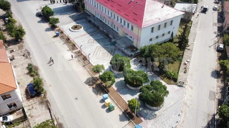 Центърът на Ружинци грейна - вижте какво направиха СНИМКИ