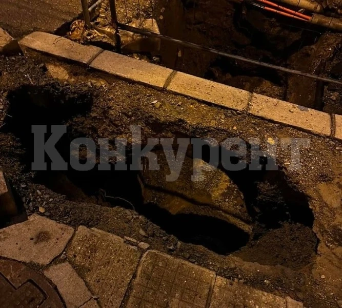 На път за работа: Млад мъж пропадна в дълбока дупка