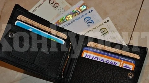 ПОХВАЛНО Таксиметров шофьор намери и върна портфейл с пари и документи на бивш прокурор