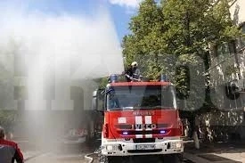 Камион се запали на АМ „Струма“, изгорели са 300 дка сухи треви