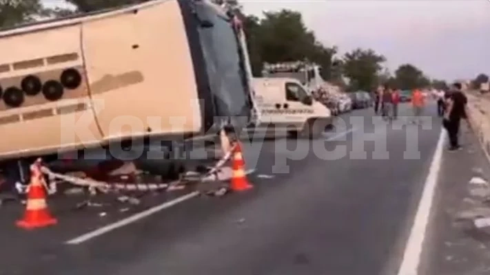 Камион блъсна автобус със сватбари в Турция, 6 са загинали и 43 са ранени