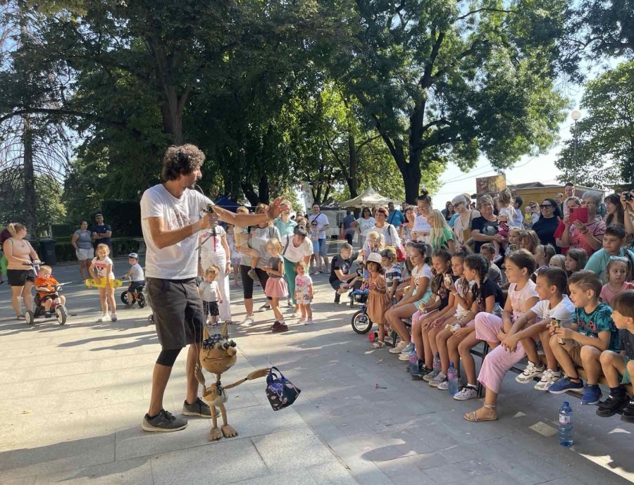 Забавленията за деца продължават и през третия ден на фестивала „Синия Дунав“ СНИМКИ