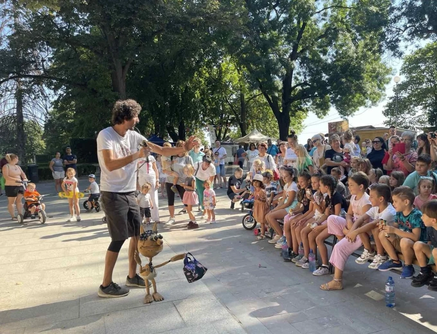 Забавленията за деца продължават и през третия ден на фестивала „Синия Дунав“ СНИМКИ