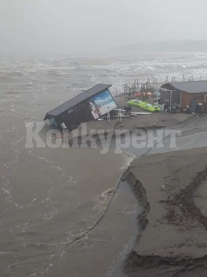 ПОТОП Най-малко две са жертвите на бедствието край морето СНИМКИ