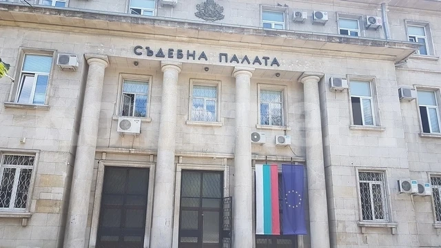 Наказаха с „подписка“ мъж, обвинен, че е управлявал МПС, след като е бил лишен от това право
