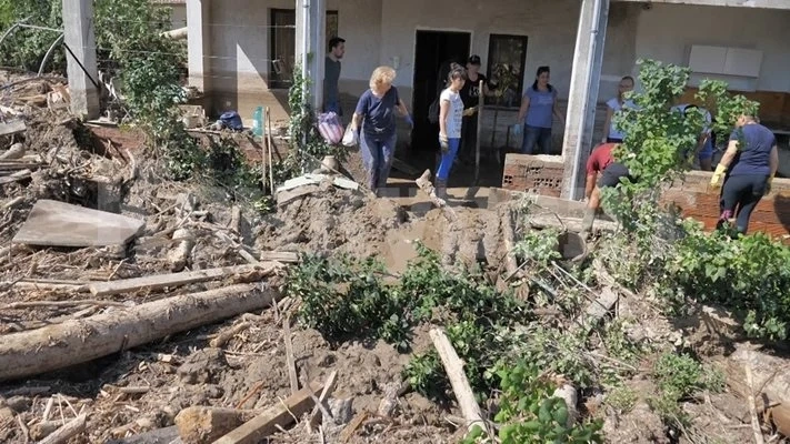 Няма пострадали и бедстващи български граждани при наводненията във Волос