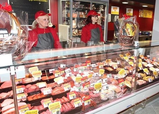 Първо отпускане на колана от месеци - ръст в продажбите на храни, но съвсем лек