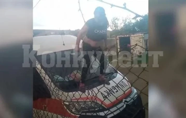 Видео с кючек върху линейка предизвика вълна от възмущение