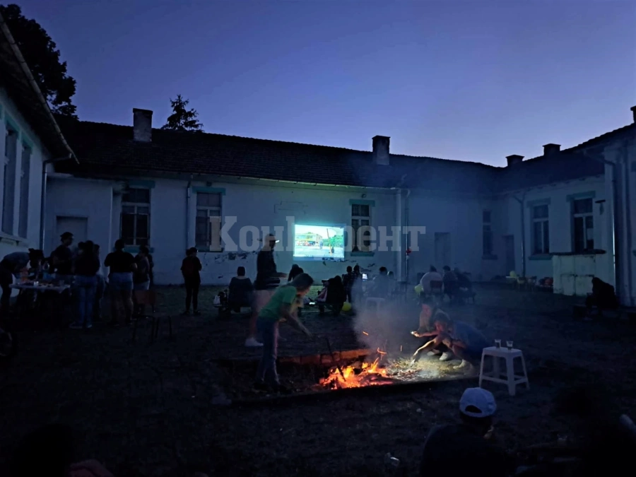 Седянка и лагерен огън събраха малки и големи в село Синаговци